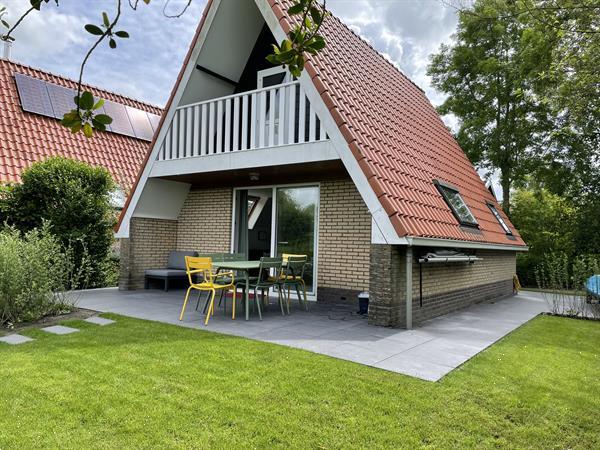 Grote foto vakantiehuis sneekermeer met sloep of zeilboot vakantie nederland noord