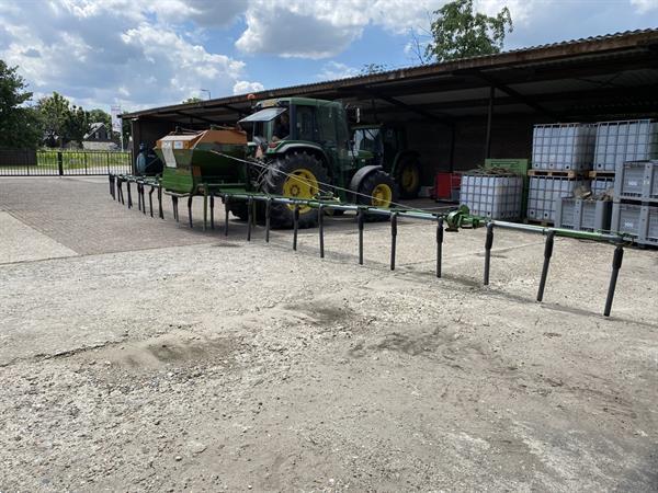 Grote foto amazone rijenstrooier 25 pijpen agrarisch kunstmestrooiers