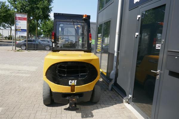 Grote foto vs 20799 diesel heftruck caterpillar 5 ton 3.000mm bj2008 agrarisch heftrucks