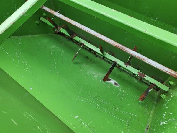 Grote foto basrijs rijenbemester 300 liter agrarisch kunstmestrooiers