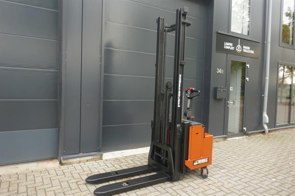 Grote foto vs 20843 elektrische stapelaar bt initiele lift 4.150mm freelift doe het zelf en verbouw hefwerktuigen