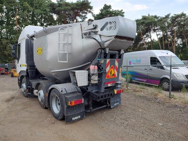 Grote foto ge soleerde kipper met kleppen doe het zelf en verbouw containers