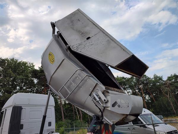 Grote foto ge soleerde kipper met kleppen doe het zelf en verbouw containers