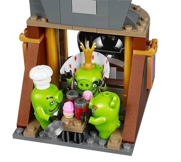 Grote foto angry birds 75826 het kasteel van koning pig kinderen en baby duplo en lego