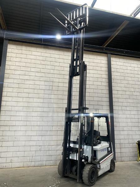 Grote foto nissan elektrische heftruck triplex mast side shift 2500kg werklampen agrarisch heftrucks