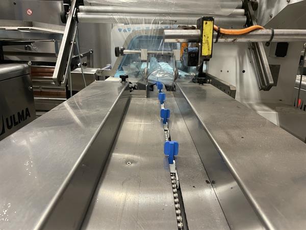 Grote foto ulma atlanta high tech flowpackmachine met dakota invoersysteem agrarisch tuinbouw