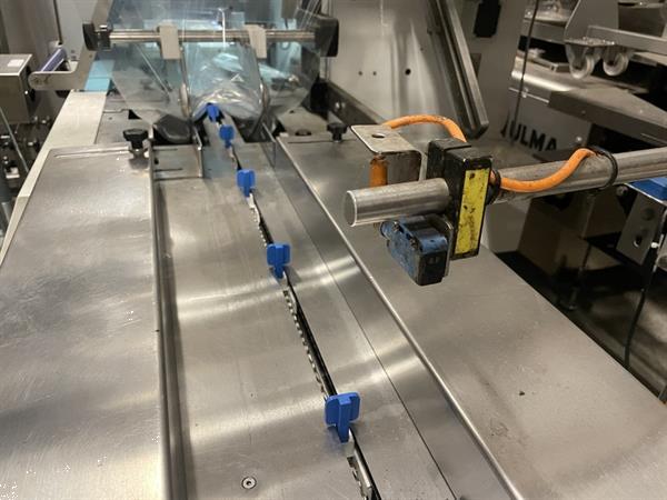 Grote foto ulma atlanta high tech flowpackmachine met dakota invoersysteem agrarisch tuinbouw