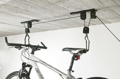 Grote foto fiets lift uw fiets ophangen bespaart ruimte. fietsen en brommers algemeen