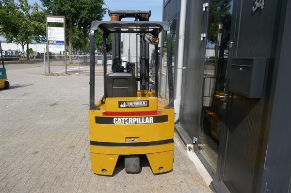 Grote foto vs 20860 elektrische triplex heftruck caterpillar f40c freelift agrarisch heftrucks