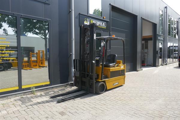 Grote foto vs 20860 elektrische triplex heftruck caterpillar f40c freelift agrarisch heftrucks