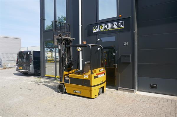 Grote foto vs 20860 elektrische triplex heftruck caterpillar f40c freelift agrarisch heftrucks