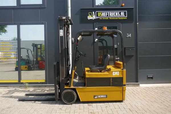 Grote foto vs 20860 elektrische triplex heftruck caterpillar f40c freelift agrarisch heftrucks