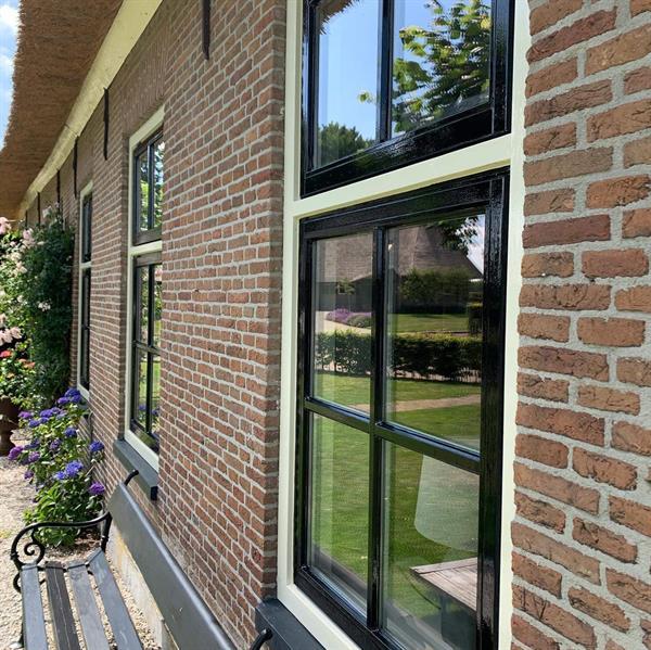 Grote foto bespaar op uw schilder . doe het zelf en verbouw schildersmaterialen