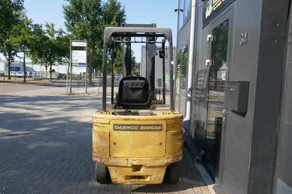 Grote foto vs 20869 elektrische heftruck deawoo 2 5 ton sideshift agrarisch heftrucks