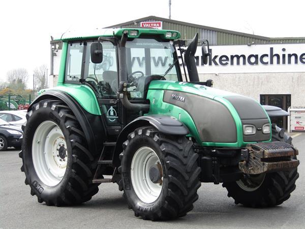 Grote foto trekker valtra 170 agrarisch tractoren