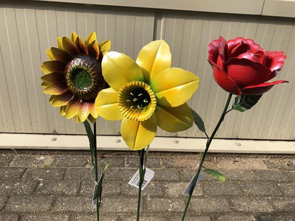 Grote foto handgemaakte zonnebloem tuinsteker 84 cm metaal tuin en terras tuinmeubelen