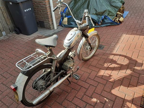Grote foto old timer puch fietsen en brommers puch