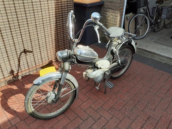 Grote foto old timer puch fietsen en brommers puch