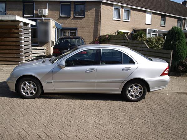 Grote foto mercedes benz elegance 220 cdi sedan 2004 auto mercedes