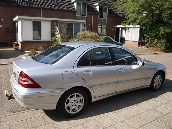 Grote foto mercedes benz elegance 220 cdi sedan 2004 auto mercedes