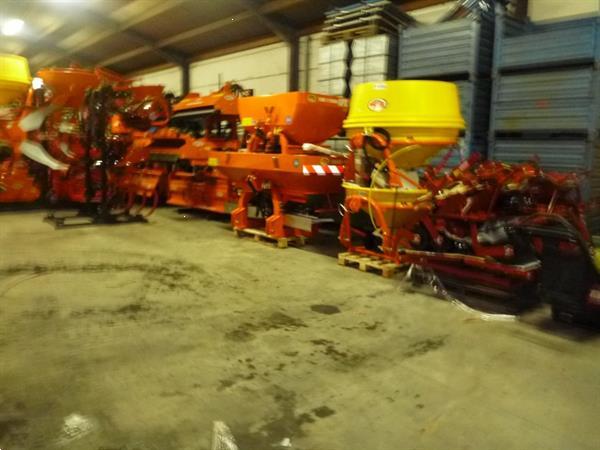 Grote foto agrex ddi serie van 12 tot 32 meter agrarisch kunstmestrooiers