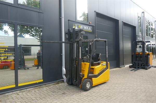 Grote foto vs 20910 elektrische heftruck jungheinrich 3500mm freelift sideshift agrarisch heftrucks