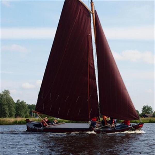 Grote foto houten scheepsmast. holle mast of rondhout op maat watersport en boten bootonderdelen