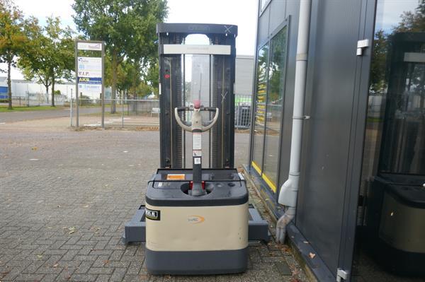 Grote foto vs 20918 elektrisch triplex breedspoor stapelaar crown 4800mm doe het zelf en verbouw hefwerktuigen