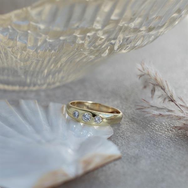 Grote foto gouden gladde ring met diamant 14 krt 597.5 sieraden tassen en uiterlijk ringen voor haar