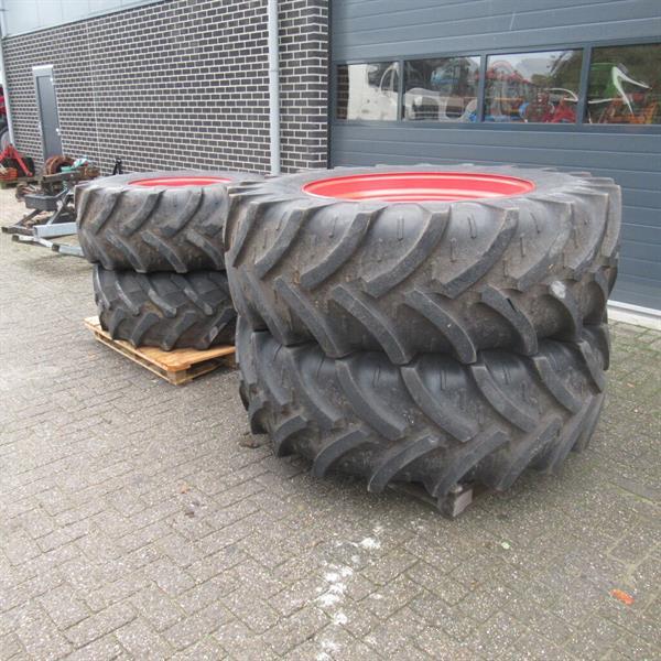 Grote foto set wielen 520 70r38 en 480 70r24 zf steek 220x270 agrarisch wielen