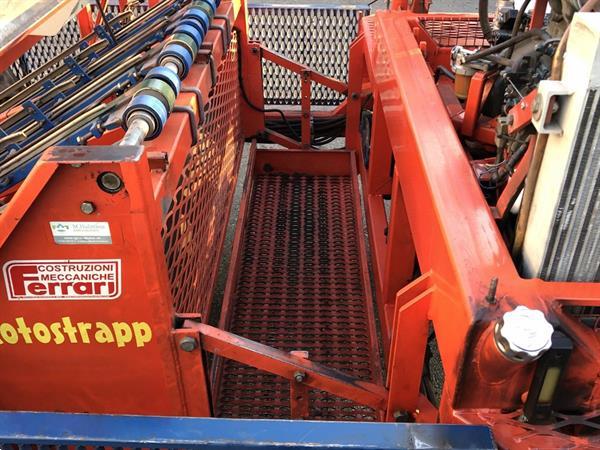 Grote foto zelfrijdende ferrari rotostrapp halfautomatische plantmachine met 4 rijen agrarisch zaaimachines