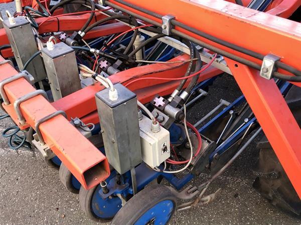 Grote foto zelfrijdende ferrari rotostrapp halfautomatische plantmachine met 4 rijen agrarisch zaaimachines