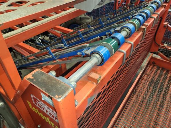 Grote foto zelfrijdende ferrari rotostrapp halfautomatische plantmachine met 4 rijen agrarisch zaaimachines