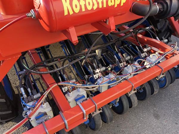 Grote foto zelfrijdende ferrari rotostrapp halfautomatische plantmachine met 6 rijen agrarisch zaaimachines