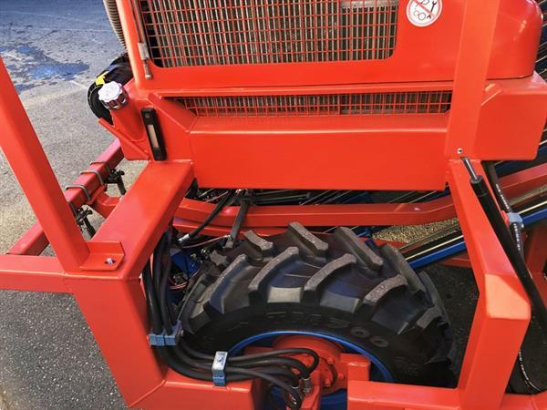 Grote foto zelfrijdende ferrari rotostrapp halfautomatische plantmachine met 6 rijen agrarisch zaaimachines