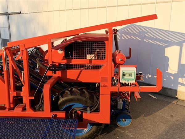 Grote foto zelfrijdende ferrari rotostrapp halfautomatische plantmachine met 6 rijen agrarisch zaaimachines