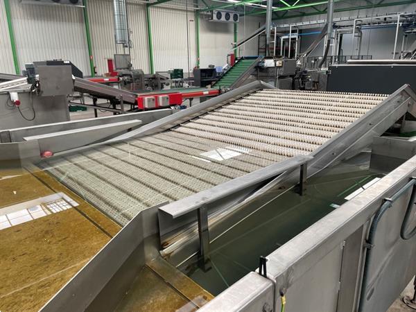 Grote foto stas waterlediger portaal voor appels met droger agrarisch tuinbouw