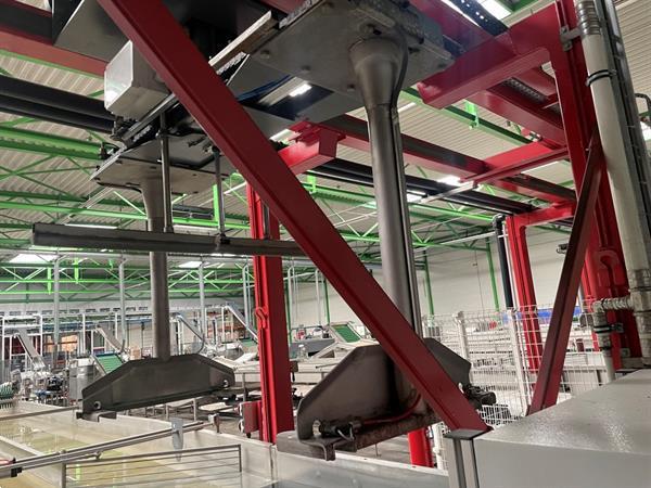 Grote foto stas waterlediger portaal voor appels met droger agrarisch tuinbouw