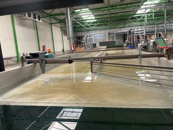 Grote foto stas waterlediger portaal voor appels met droger agrarisch tuinbouw