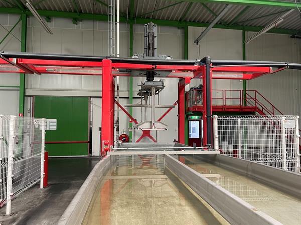 Grote foto stas waterlediger portaal voor appels met droger agrarisch tuinbouw