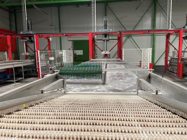 Grote foto stas waterlediger portaal voor appels met droger agrarisch tuinbouw