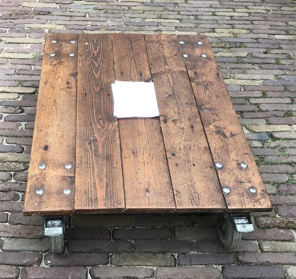 Grote foto mooie stoere salon tafel met orginele wielen huis en inrichting salontafels