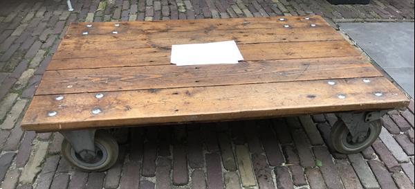 Grote foto mooie stoere salon tafel met orginele wielen huis en inrichting salontafels