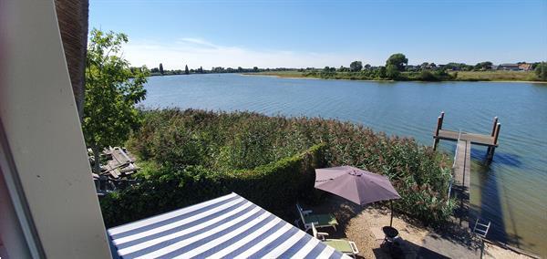 Grote foto een luxer 2 persoons huis aan de rivier. vakantie nederland midden