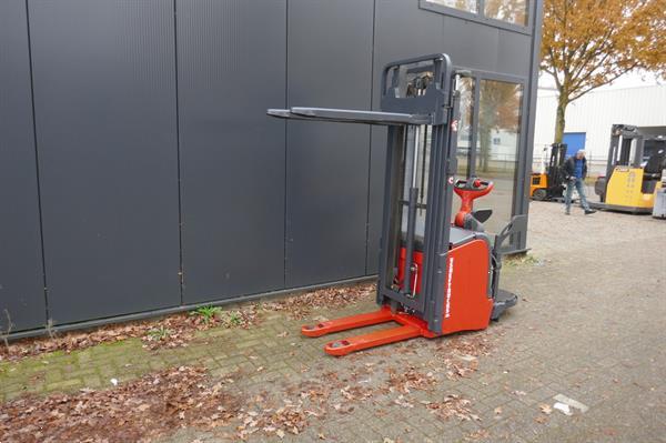 Grote foto vs 20963 elektrische triplex stapelaar linde freelift 4716mm doe het zelf en verbouw hefwerktuigen