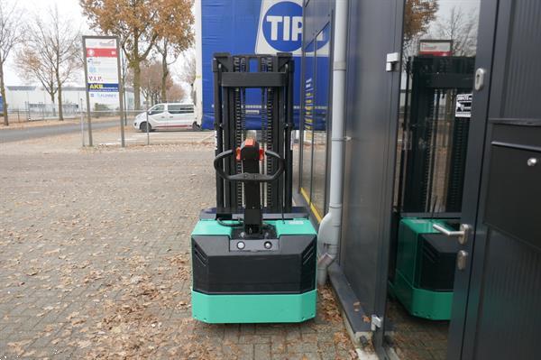 Grote foto vs 20977 elektrische triplex stapelaar 4100mm mitsibitsu doe het zelf en verbouw hefwerktuigen