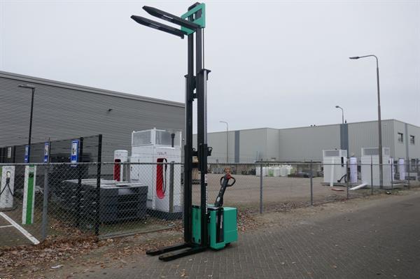 Grote foto vs 20977 elektrische triplex stapelaar 4100mm mitsibitsu doe het zelf en verbouw hefwerktuigen