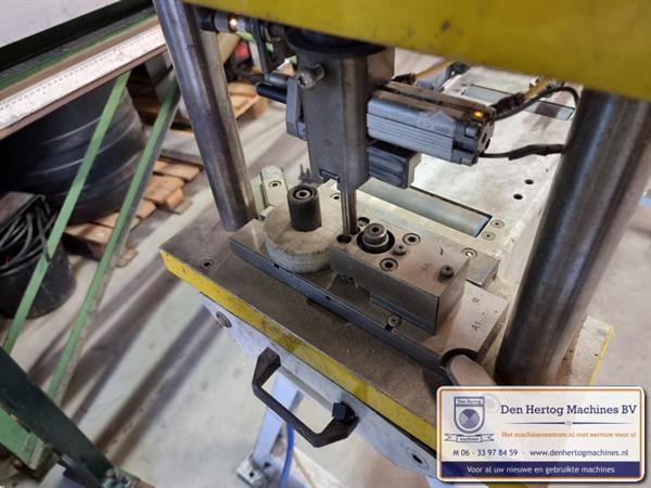 Grote foto ponsmachine voor strip profiel krachtcilinder cnc meulenman doe het zelf en verbouw gereedschappen en machines