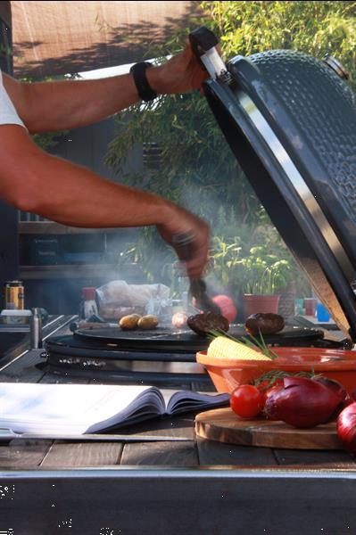 Grote foto buitenkeuken bar werkbank tuintafel staal hout tuin en terras buitenkeukens