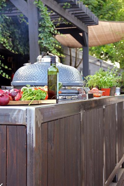 Grote foto buitenkeuken bar werkbank tuintafel staal hout tuin en terras buitenkeukens